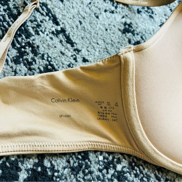 Calvin Klein Push-Up Underwire Plunge Bra Size 34C - Picture 5 of 6